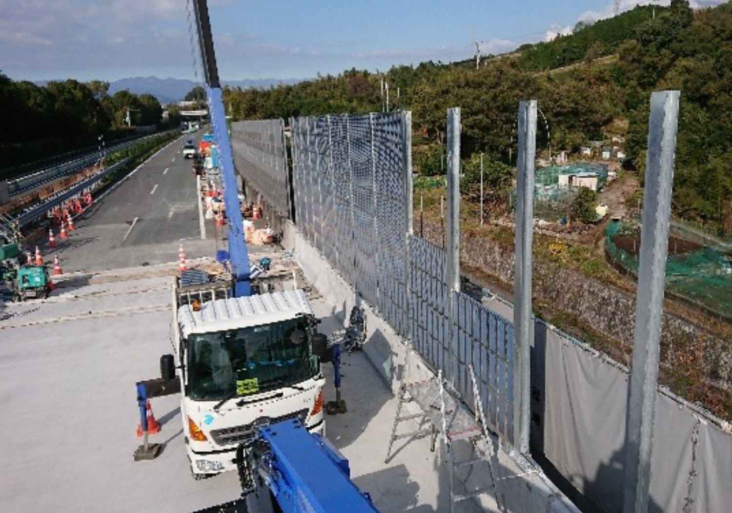 高速道路表示看板設置工事